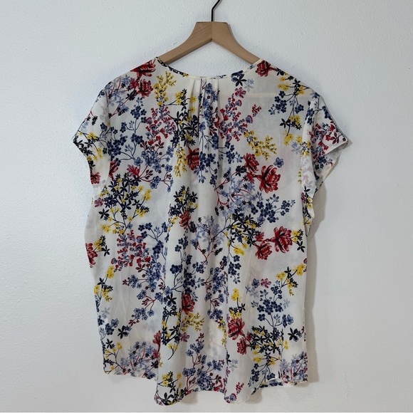 EUC Liz Claiborne Lightweight Floral Blouse in Eggshell - Picture 7 of 16